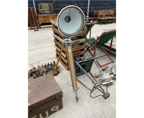 A VINTAGE LAMP ON TRIPOD SUPPORT 