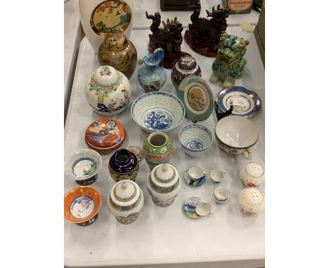 A LARGE COLLECTION OF ORIENTAL STYLE CERAMIC ITEMS TO INCLUDE VARIOUS LIDDED JARS 