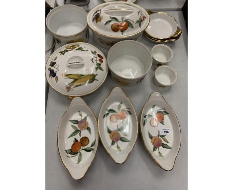 A SET OF ROYAL WORCESTER 'EVESHAM' TABLEWARE 