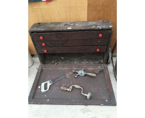 A VINTAGE JOINERS TOOL CHEST WTIH THREE INNER DRAWERS AND CONTENTS OF TOOLS 