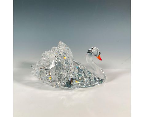 Exquisite lead crystal swan that celebrates the beauty and grace of nature. It gleams with a layered tail and detailed beak s