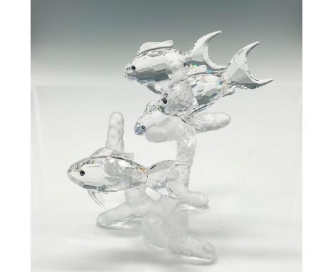 Part of the Aquatic Worlds collection. Four faceted translucent fish with Modora Wal crystal eyes, swimming over satin crysta