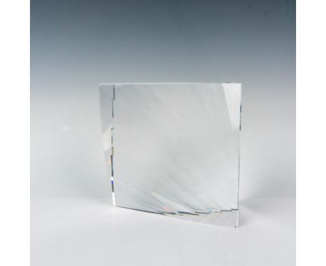 Crystal Home Accessories Daniel Swarovski Ray Paperweight. Part of the Daniel Swarovski Home Accessories collection, this Ray