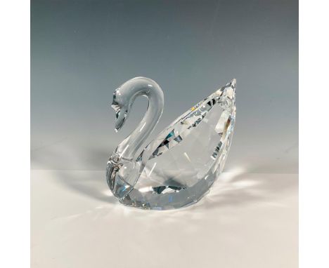 Mid sized lead crystal swan from the Soulmates collection. Capturing the essence of the Swarovski brand, this beautiful creat