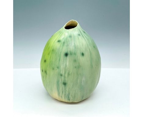 Excellent studio art porcelain vase California, the Melon, signed. Artist: Patricia GarrettIssued: c. 1990'sDimensions: 5.75"