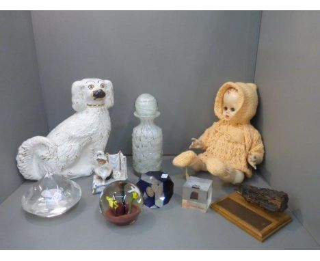 An assortment of mixed collectables including paper weights, a Staffordshire spaniel and a Mdina glass decanter.