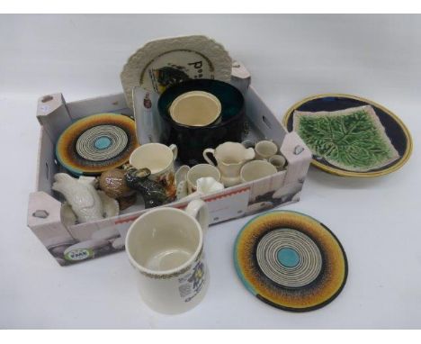 A box of assorted ceramic collectables including crested ware, Royal Doulton, majolica etc. 