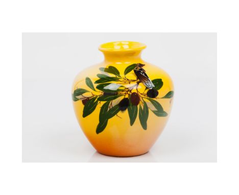 A vaseYellow ceramic decorated with painted olive branches and relief cicadaFrance, 20th centuryHeight: 22 cm