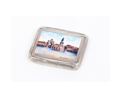A snuff boxPortuguese silverNiello and enamel decoration with Lisbon's Commerce SquareBoar hallmark 833/1000 (1887-1938) and 