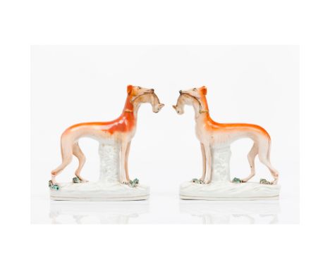 A pair of greyhoundsA pair of ceramic sculpturesPolychrome decorationEngland, 19th century19x19x6 cm