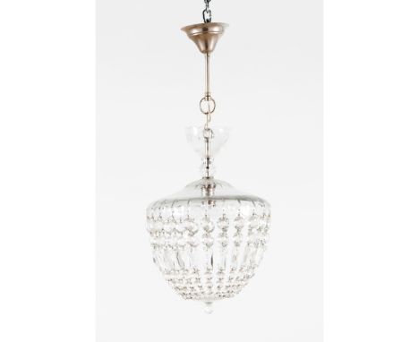 A single light chandelierGlass and glass beads45x30cm 