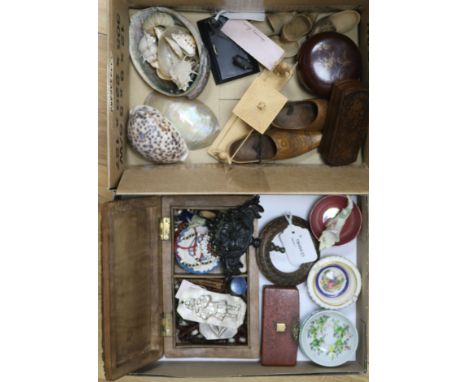 A collection of miscellaneous items, including a yellow metal-mounted red-lacquered wooden snuff box, a marquetry snuff box, 