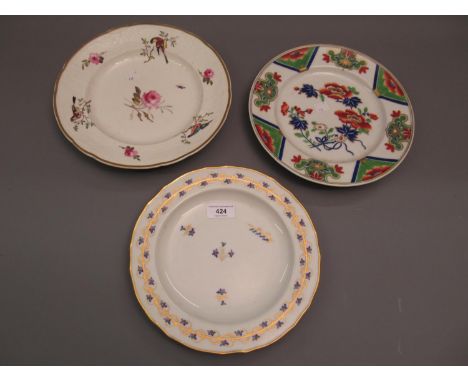 Derby plate painted with floral sprigs in pink, blue, green and gilt in a reciprocal border, 9.75ins diameter, together with 