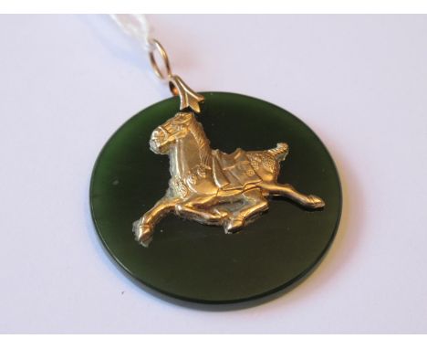 Circular jade pendant set with a gold horse, 8.5g, 32mm diameter 