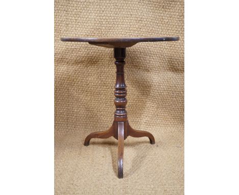 A William IV / early Victorian oak tripod tea table, 66 cm x 72 cm