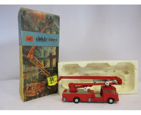 A Corgi Major Toys diecast 1127 Simon Snorkel Firel Engine, boxed 