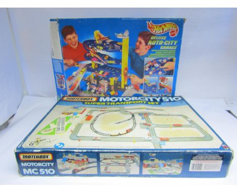 A Mattel Hot Wheels Deluxe Auto-City Garage playset and Matchbox Motorcity MC 510 playset (2, contents unchecked) 
