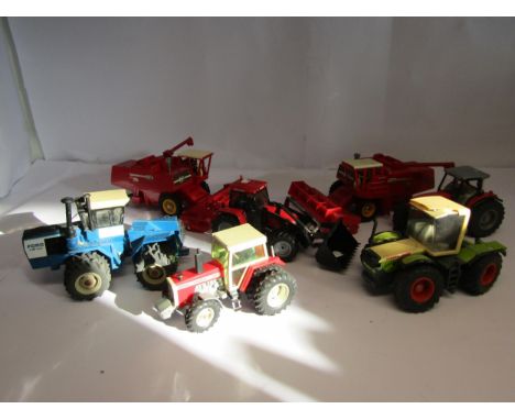 Unboxed and playworn diecast and plastic 1:32 scale farm issue vehicles to include Britains Massey Ferguson 760 combine harve