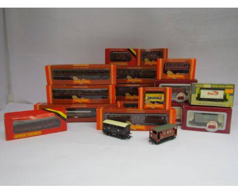 A collection of boxed 00 gauge rolling stock to include Hornby R475 LMS Brake 3rd coach (x2), R485 BR Maroon 1st Class Sleepe