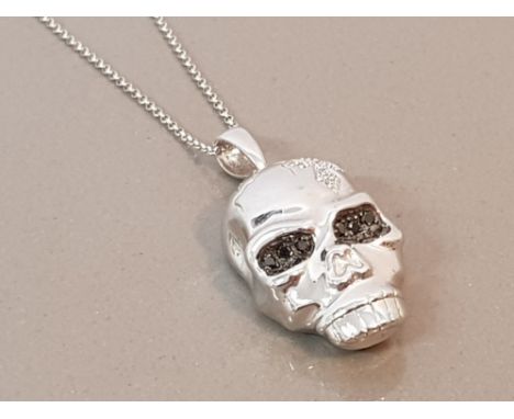 9CT WHITE GOLD SKULL PENDANT SET WITH DIAMONDS AND BLACK DIAMONDS WITH FINE BELCHER CHAIN 8.1G LENGTH 40CMS