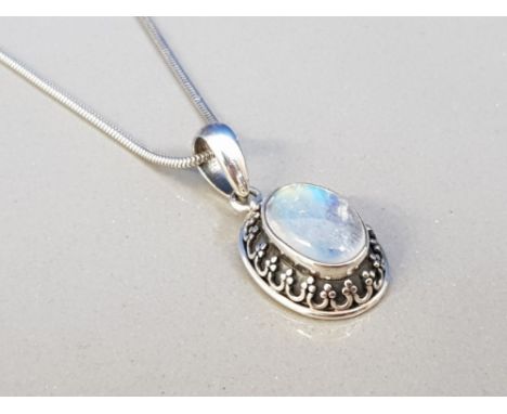 SILVER AND LABRADORITE PENDANT AND CHAIN