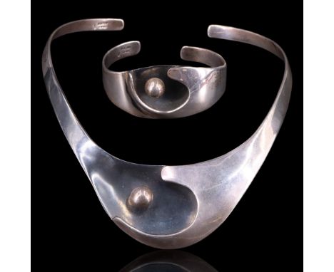 A 1980s/90s Mexican Modernist demi-parure comprising a collar necklace and a cuff bangle, each of organic form in contrasting