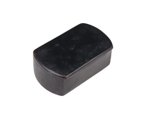 A 19th century lacquer pocket snuff box, 5.5 x 2.5 x 3 cm 