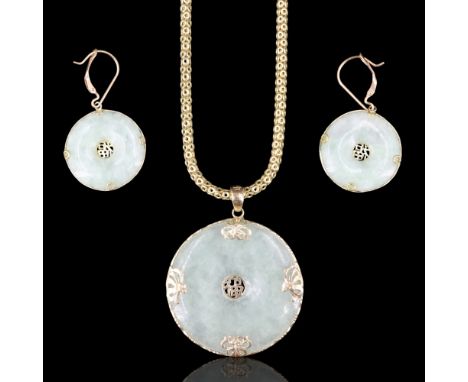 A Chinese jade and 14 ct yellow metal demi-parure, 72 cm, 9 ct yellow metal chain, 12 g, 29.5 g