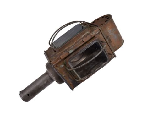 A late 19th / early 20th Century carriage lamp by the Veritas Lamp Works of London, 35 cm