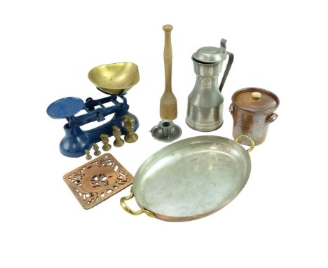 Kitchenalia and domestic metalware including scales and weights, a pewter chamberstick, a pewter Tappet Hen, a trivet, a pota