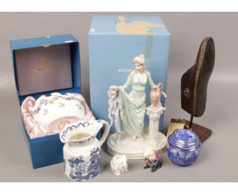 A mixed group lot to include boxed classical collection Wedgwood figure, boxed Royal Worcester bowl, Indian wood carving of a