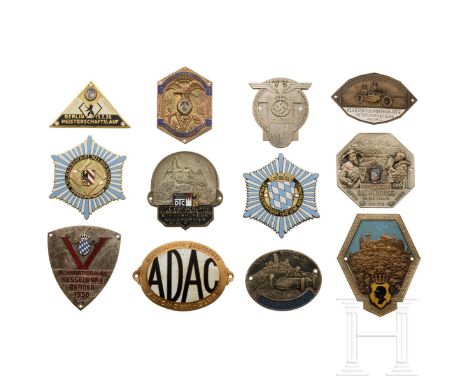 Zwölf Plaketten von Automobilclubs oder -veranstaltungen  3. Polizeisternfahrt 1932, 5. Polizeisternfahrt 1934 nach Nürnberg,