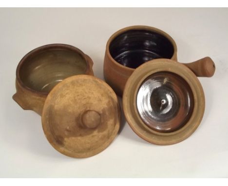 LEACH STANDARD WARE.
A lidded stew pot & a lidded casserole with single handle. Pottery marks. 