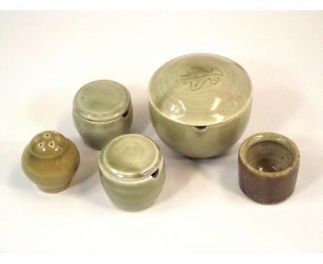 LEACH STANDARD WARE.
A porcelain, oak leaf design lidded preserves jar, two mustard pots, a pepper pot & an egg cup. Pottery 