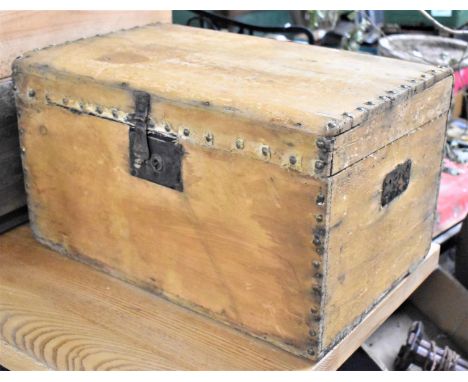 A Vintage Wooden Travelling Trunk Containing Enamelled Colanders etc, 53cm wide 