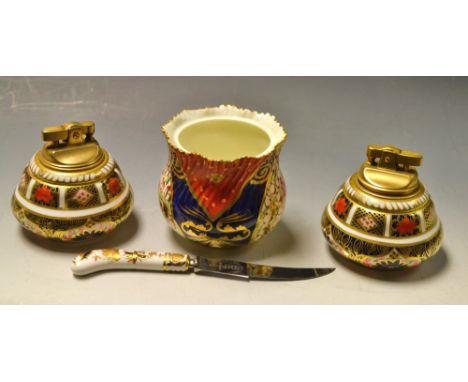 A Royal Crown Derby Imari 1128 pattern table lighter; another, faults; an Imari butter knife; a Worcester preserve pot (4)