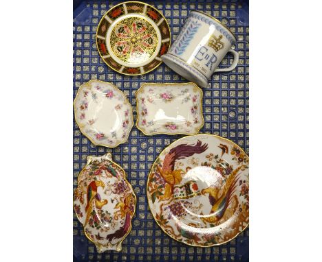 A Royal Crown Derby 1128 pin tray; Olde Aves tea plate and dish; Royal Antoinette trinket dishes; two thimbles (8)