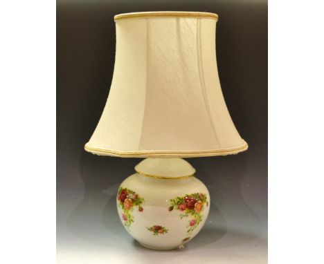 A Royal Albert Old Country Roses table lamp