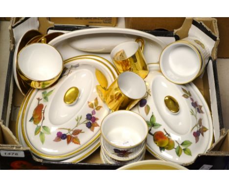 A Royal Worcester Evesham oval vegetable dish and cover; others similar (1 box)