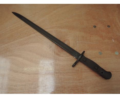 An American bayonet for the American Enfield rifle, model 1917, wooden grip missing, no scabbard