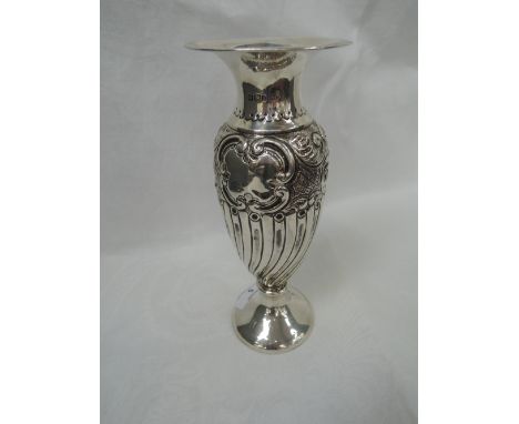 An Edwardian silver vase of urn form having gadrooned, scroll and floral decoration with plain cartouche, Sheffield 1902, Wal