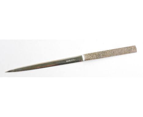 A STUART DEVLIN SILVER PAPER KNIFEOne side to the handle having gilt bark textured decoration, London 1977, length 31cm, weig