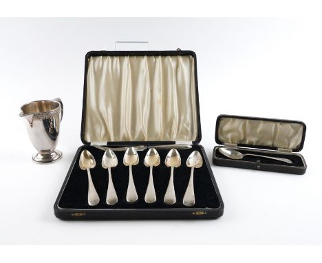 A GROUP OF SILVER FLATWARE AND A JUGComprising; a set of six grapefruit spoons, Sheffield 1938, with a silver handled grapefr