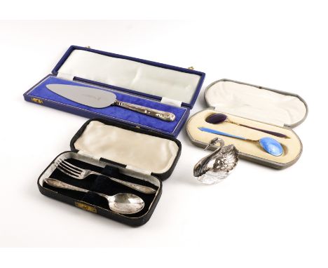 A GROUP OF SILVER MOUNTED WARES (4)Comprising; a christening spoon and fork, Sheffield 1943, a steel bladed pie serving slice