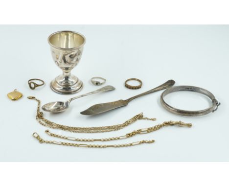 A GROUP OF GOLD AND SILVER JEWELLERY AND A FEW FURTHER ITEMS (9)Comprising; two 9ct gold neckchains and two 9ct gold rings, c