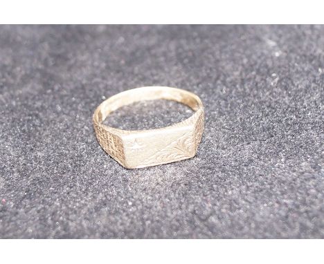 9ct Gold gents ring Size R Weight 2.9 g