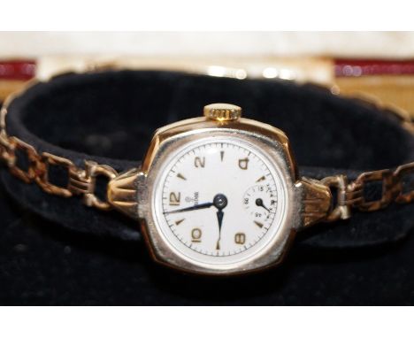 Vintage ladies Tudor, Rolex wristwatch with 9ct gold strap &amp; case, manual wind movement, very clean movement &amp; face, 