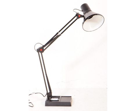 A 1970's Anglepoise style desk lamp by Micromark in black. This lamp has adjustable spring balanced arm, gloss black finish, 