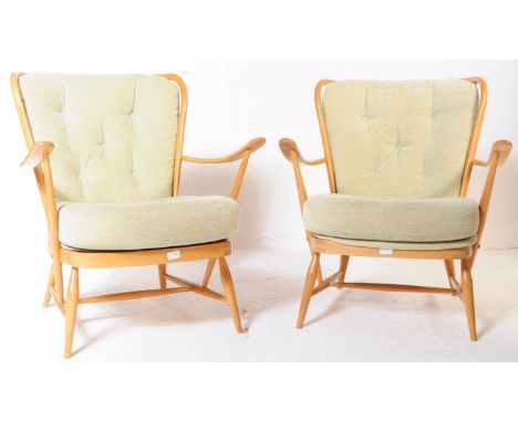 Lucian Ercolani - Ercol - Windsor - Model 203 - A pair of retro 1960s beech and elm blonde easy armchairs. The chairs having 