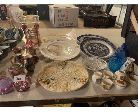 AN ASSORTMENT OF CERAMIC WARE TO INCLUDE SEVEN CREST WARE PIECES ETC 